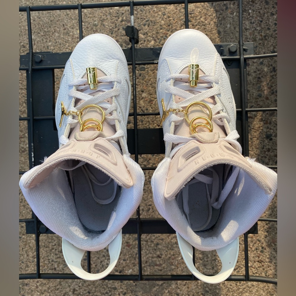 Jordan Gold Hoop, Women’s Size 8 - Picture 4 of 4